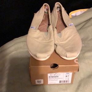 Toms size 8/